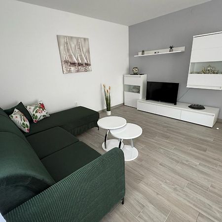 Apartments Elvira Krk Town Esterno foto