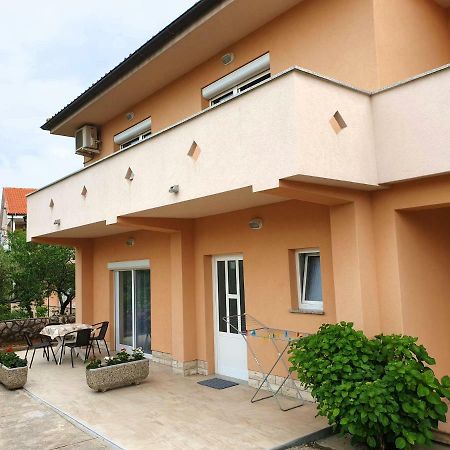 Apartments Elvira Krk Town Esterno foto