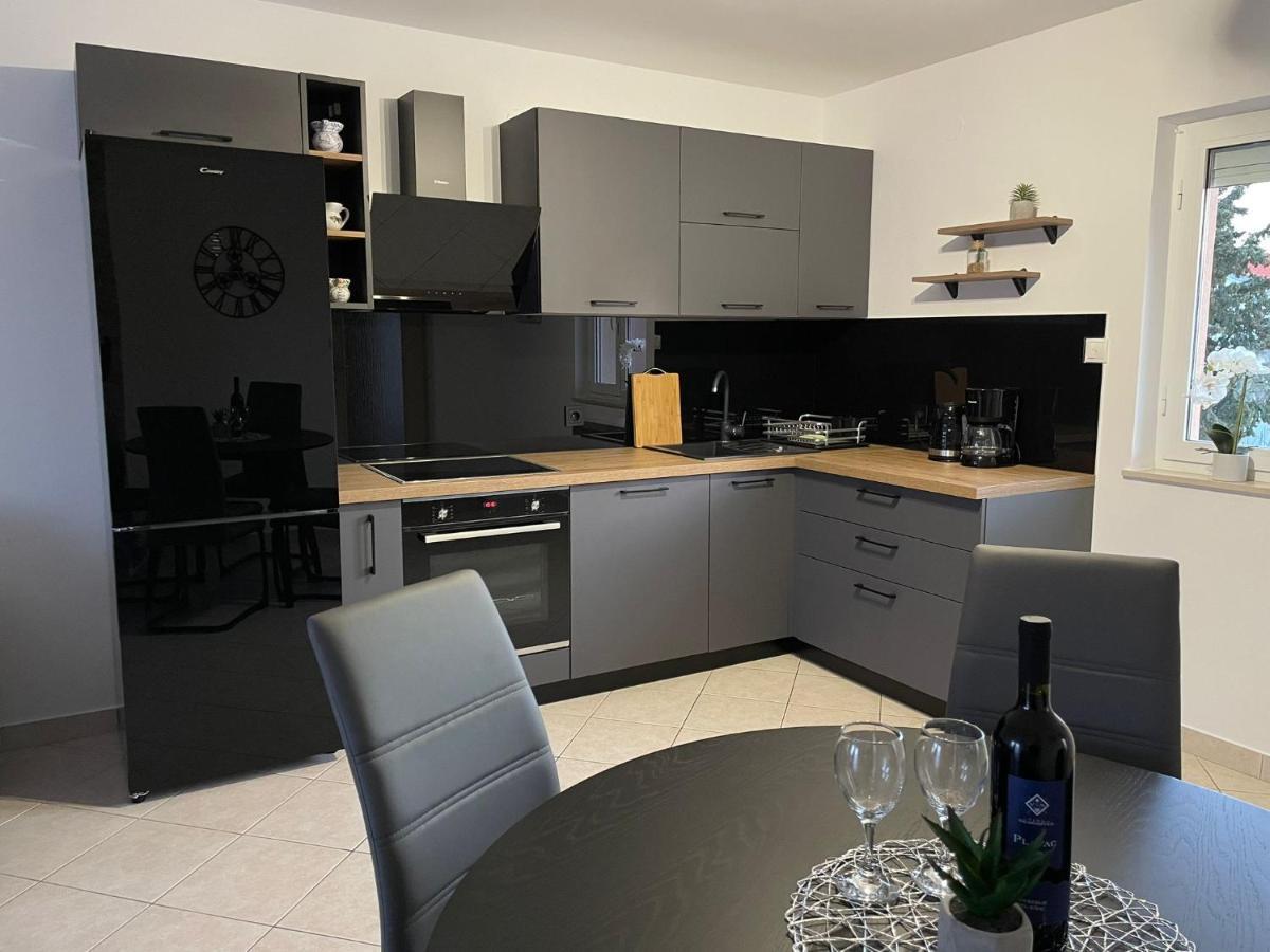Apartments Elvira Krk Town Esterno foto