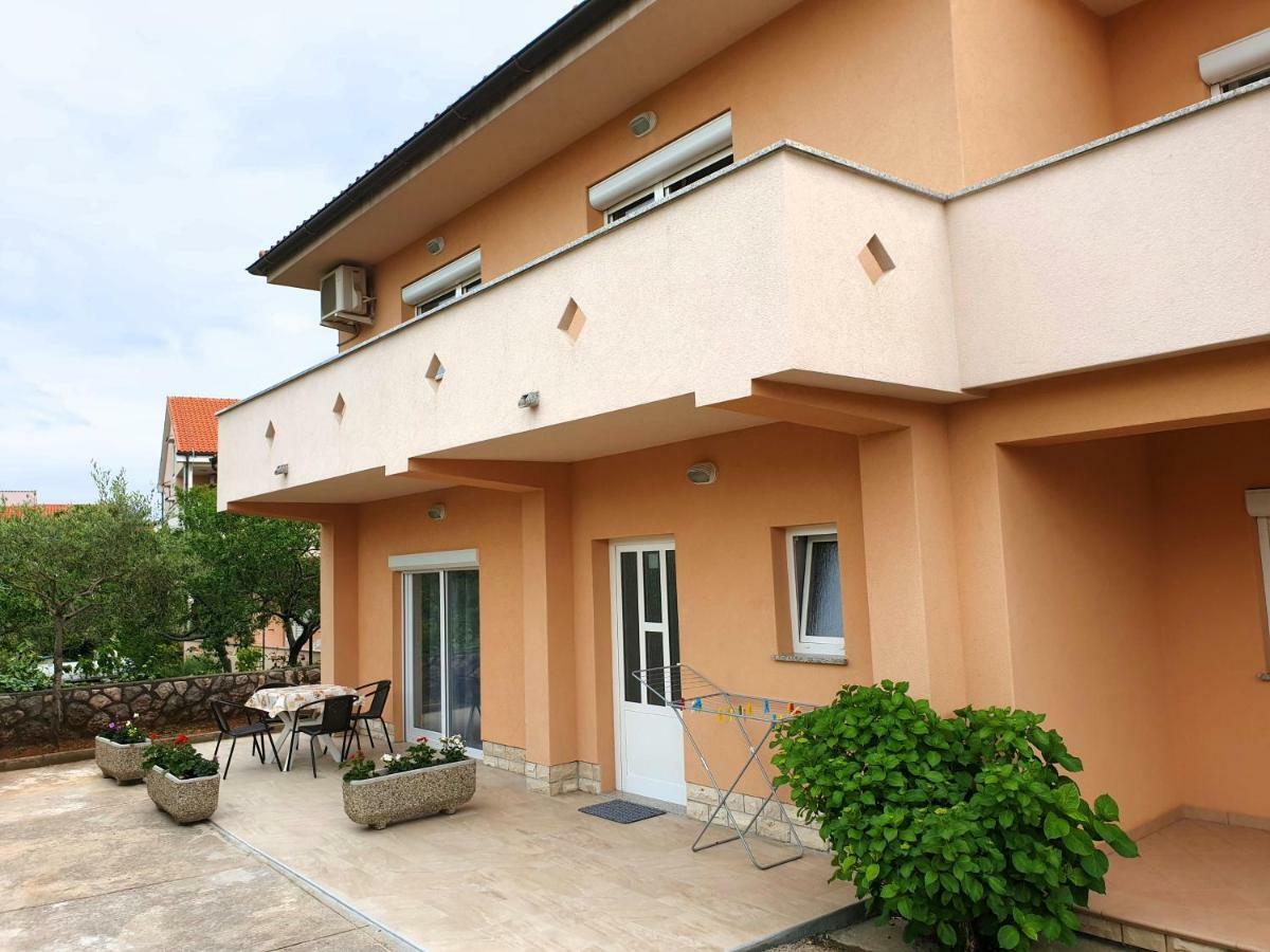 Apartments Elvira Krk Town Esterno foto